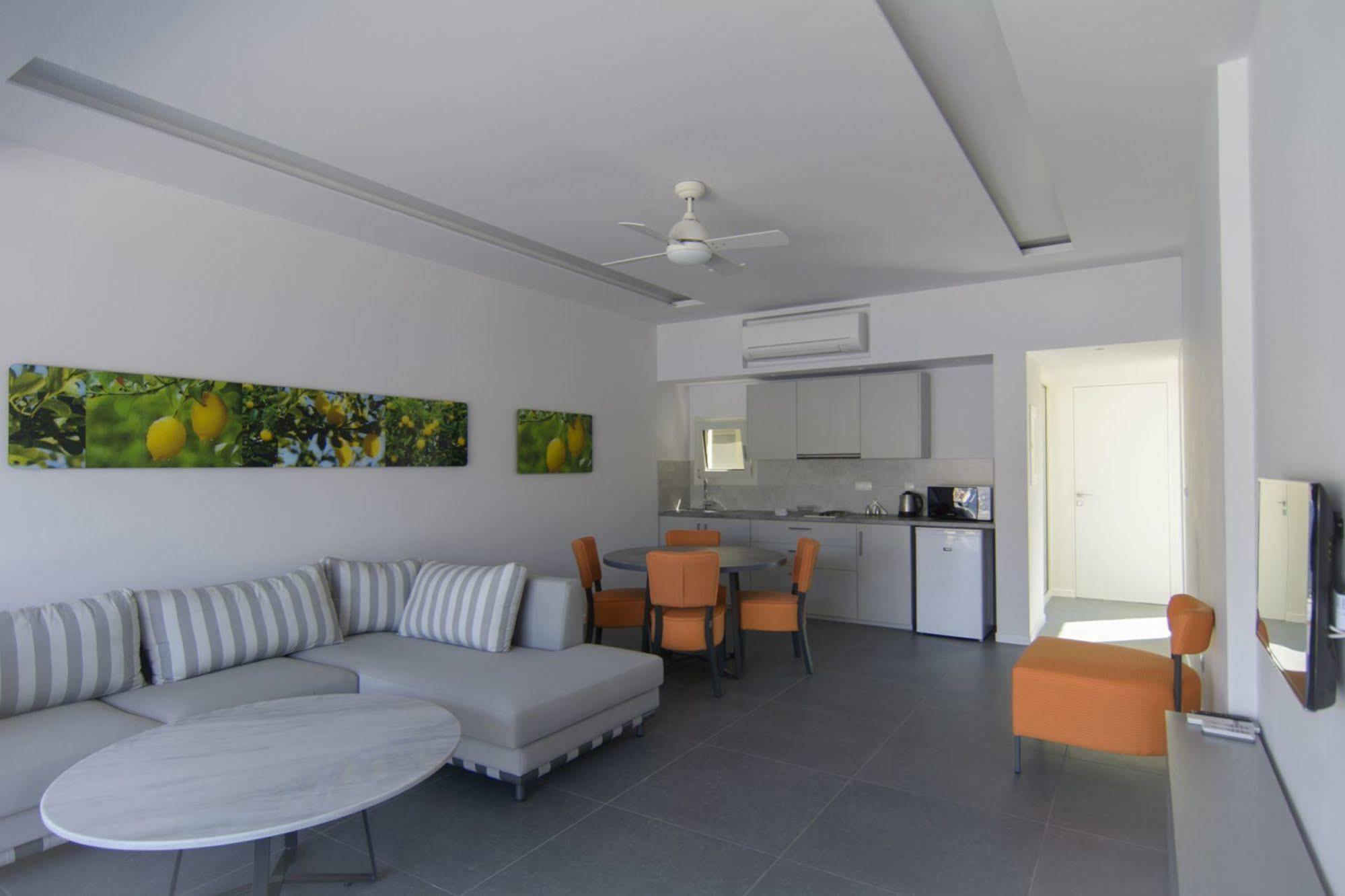 Lavender Cove Aparthotel Kórfos Exteriör bild
